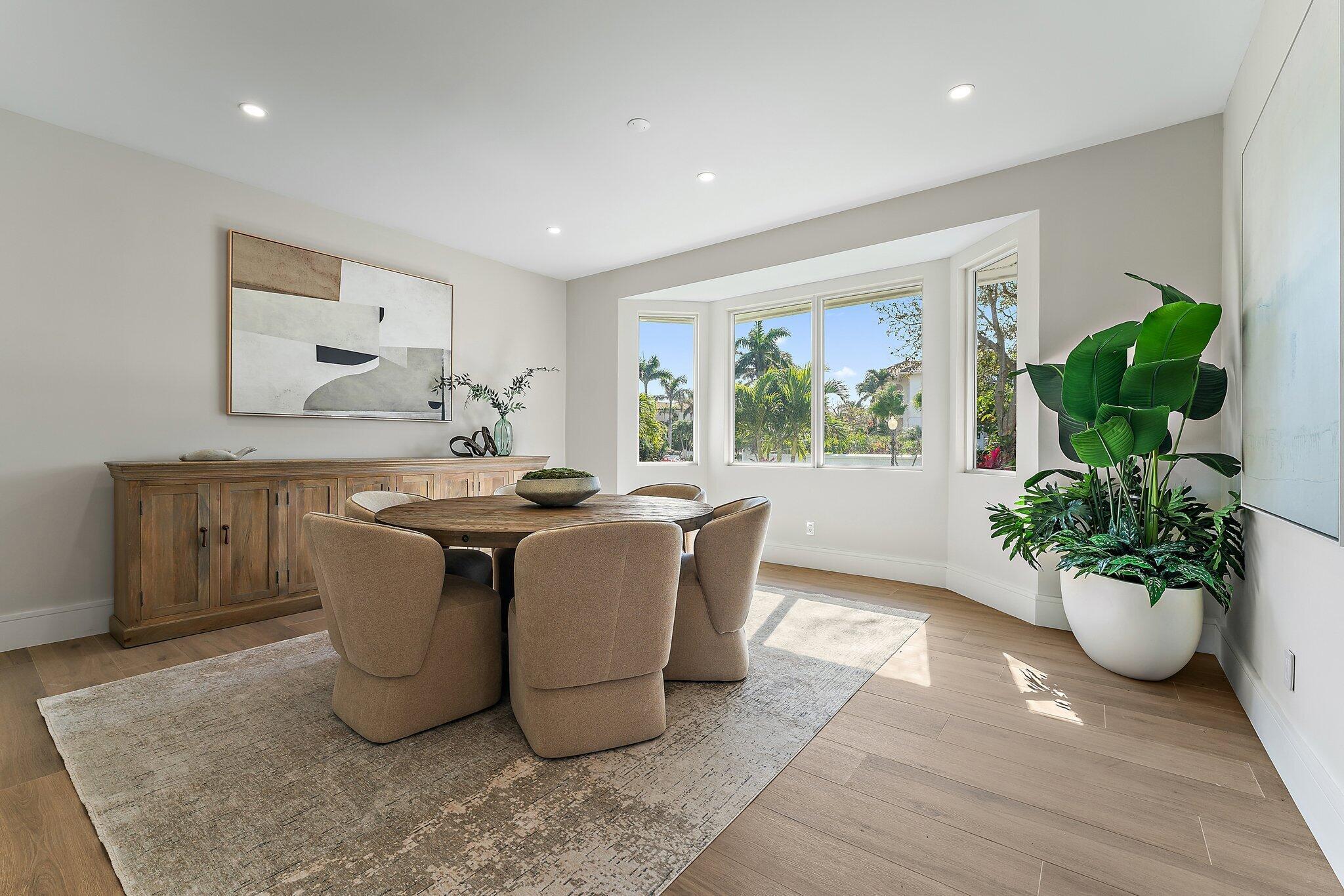 ROLLING HILLS - Residential