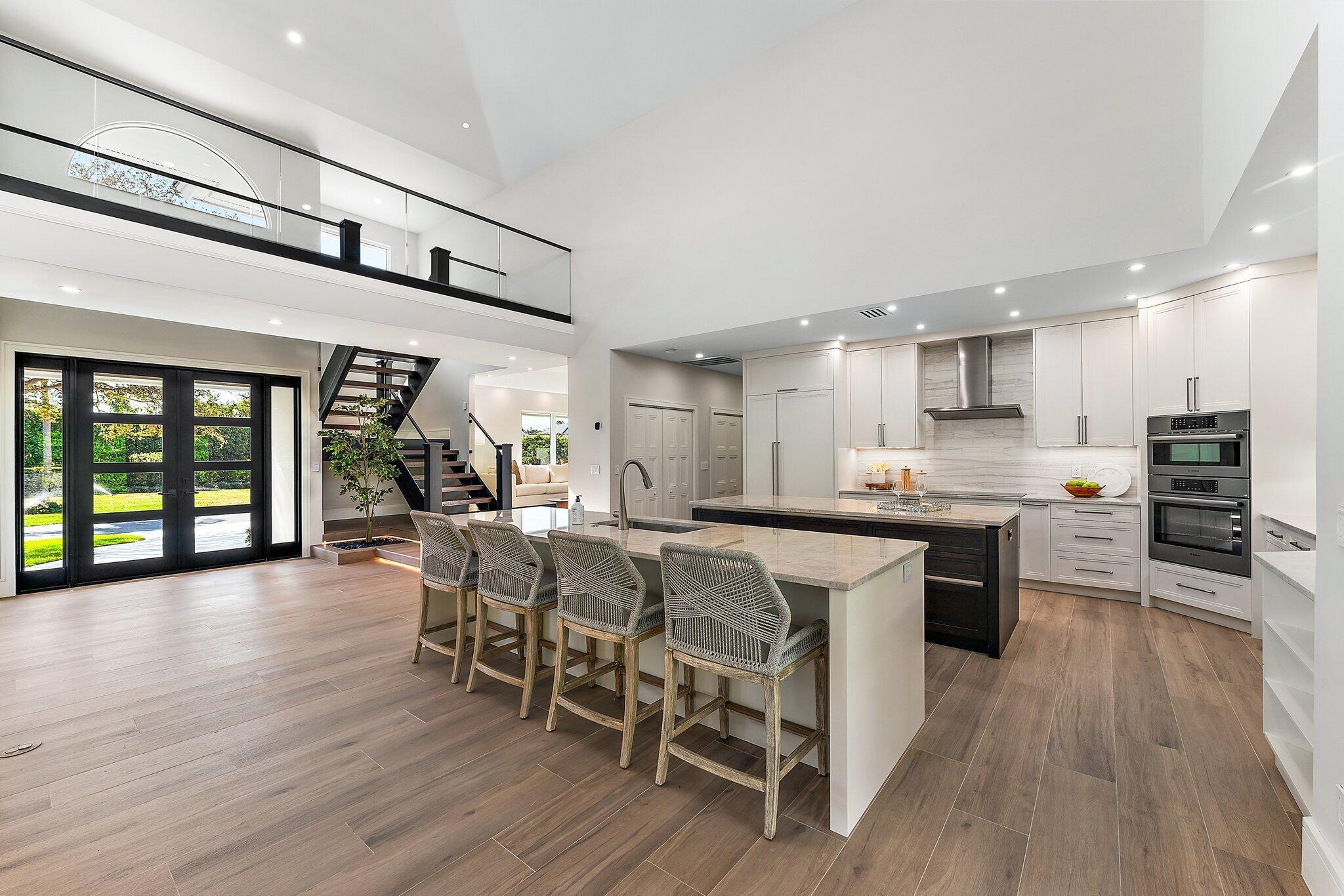 ROLLING HILLS - Residential