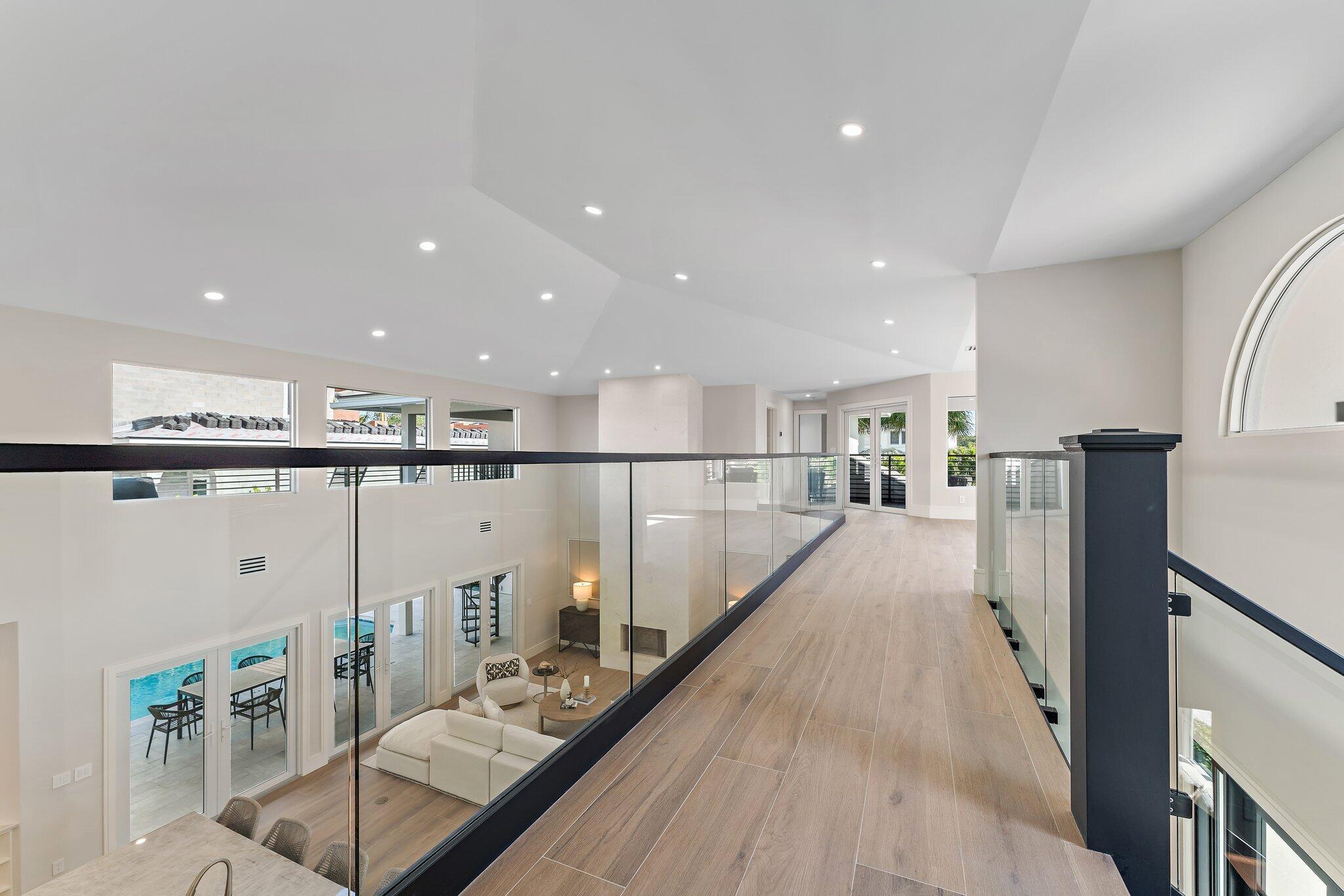 ROLLING HILLS - Residential