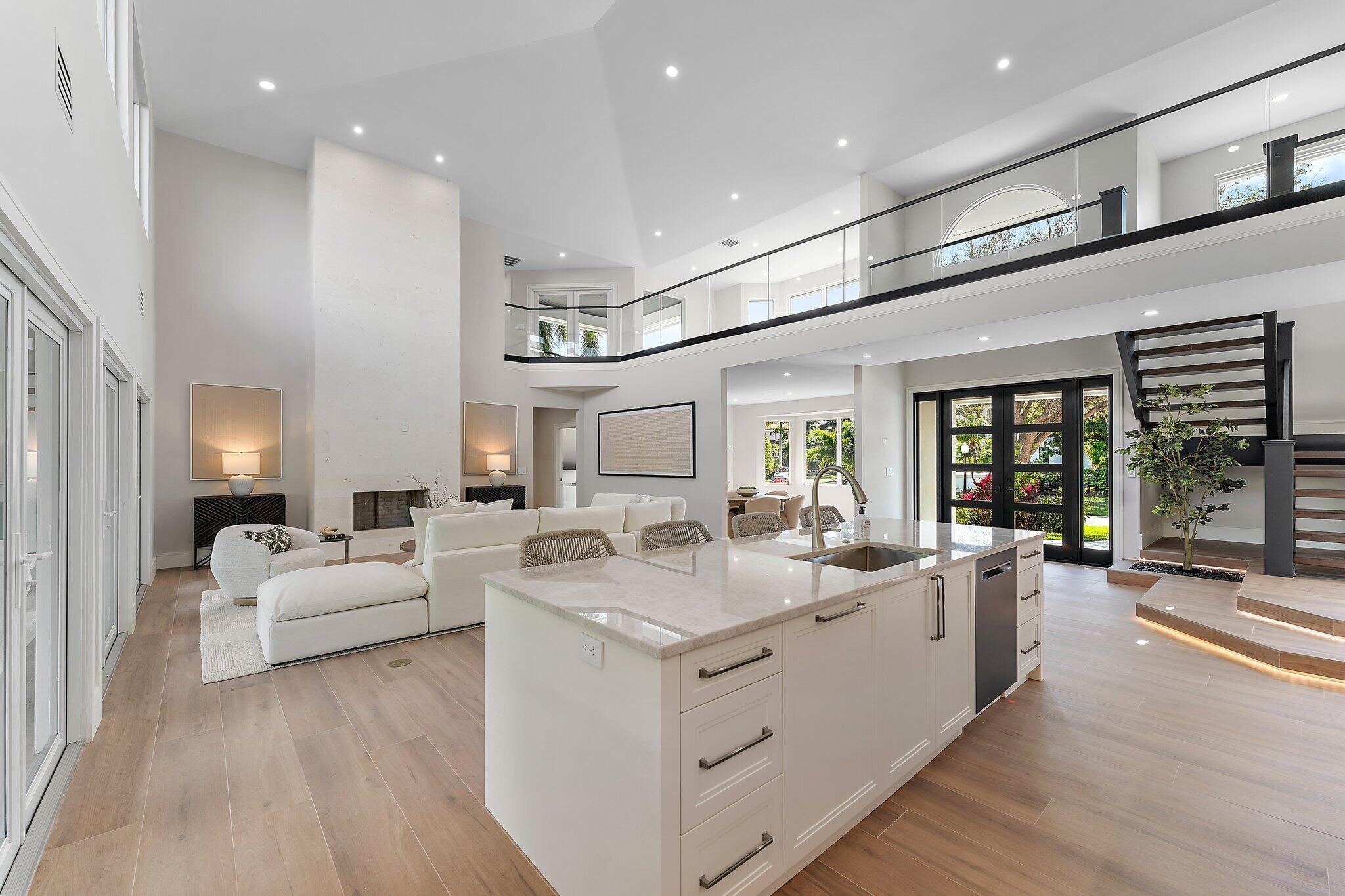 ROLLING HILLS - Residential