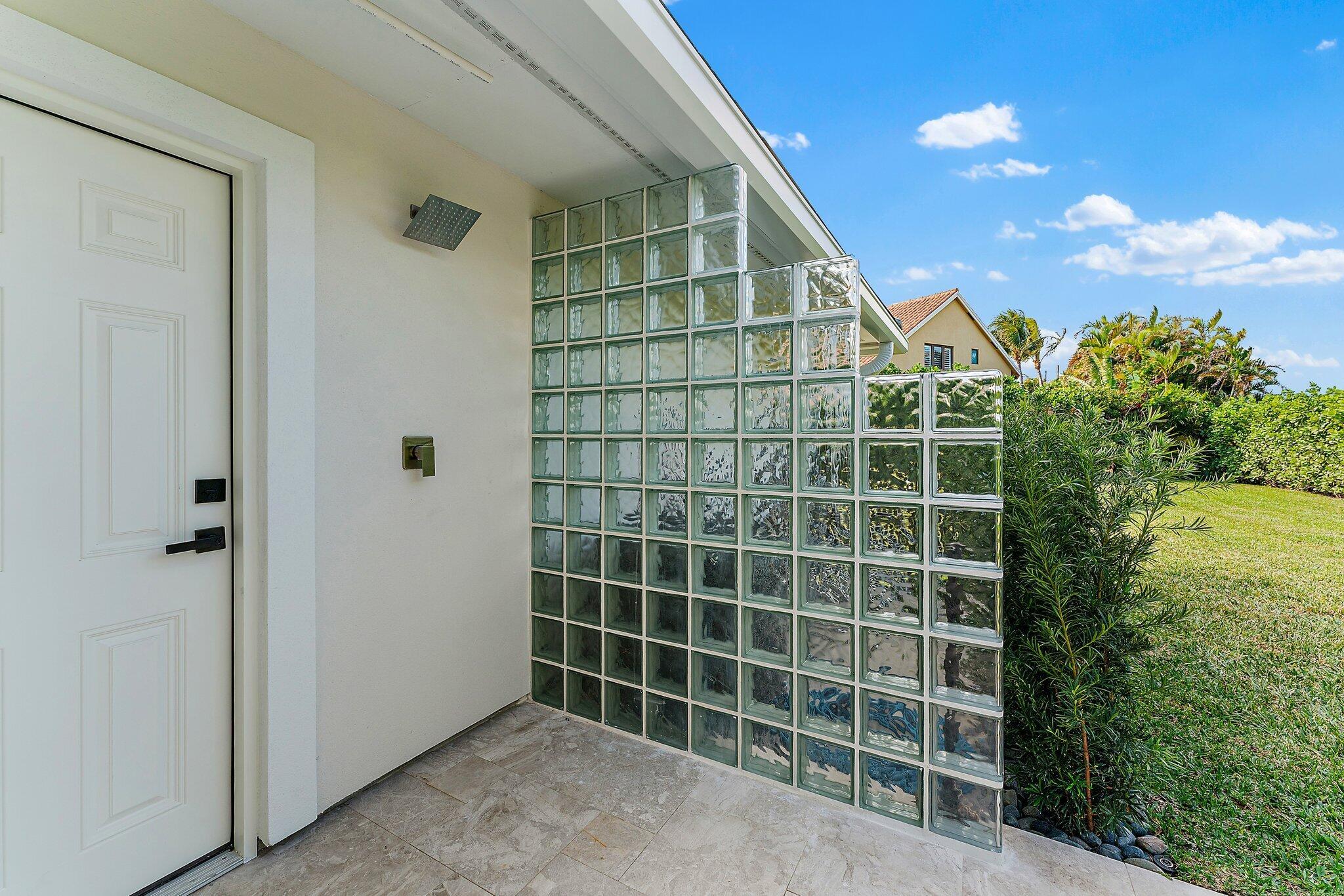 ROLLING HILLS - Residential