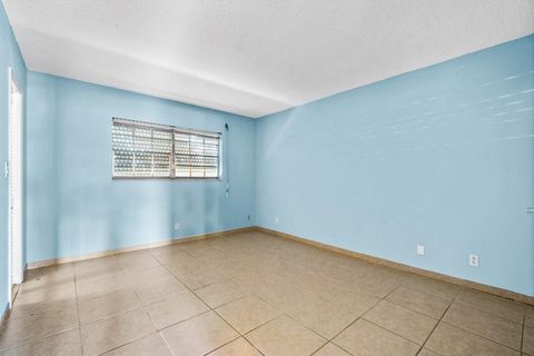 Condominium in Pompano Beach FL 1965 5th Ct Ct 14.jpg