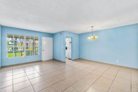 Condominium in Pompano Beach FL 1965 5th Ct Ct 4.jpg