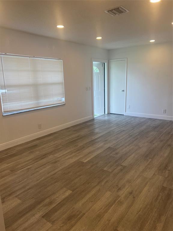 Commonwealth Manor 75-29 - Residential