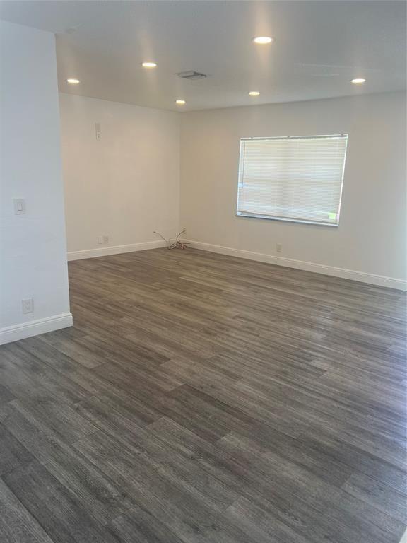 Commonwealth Manor 75-29 - Residential