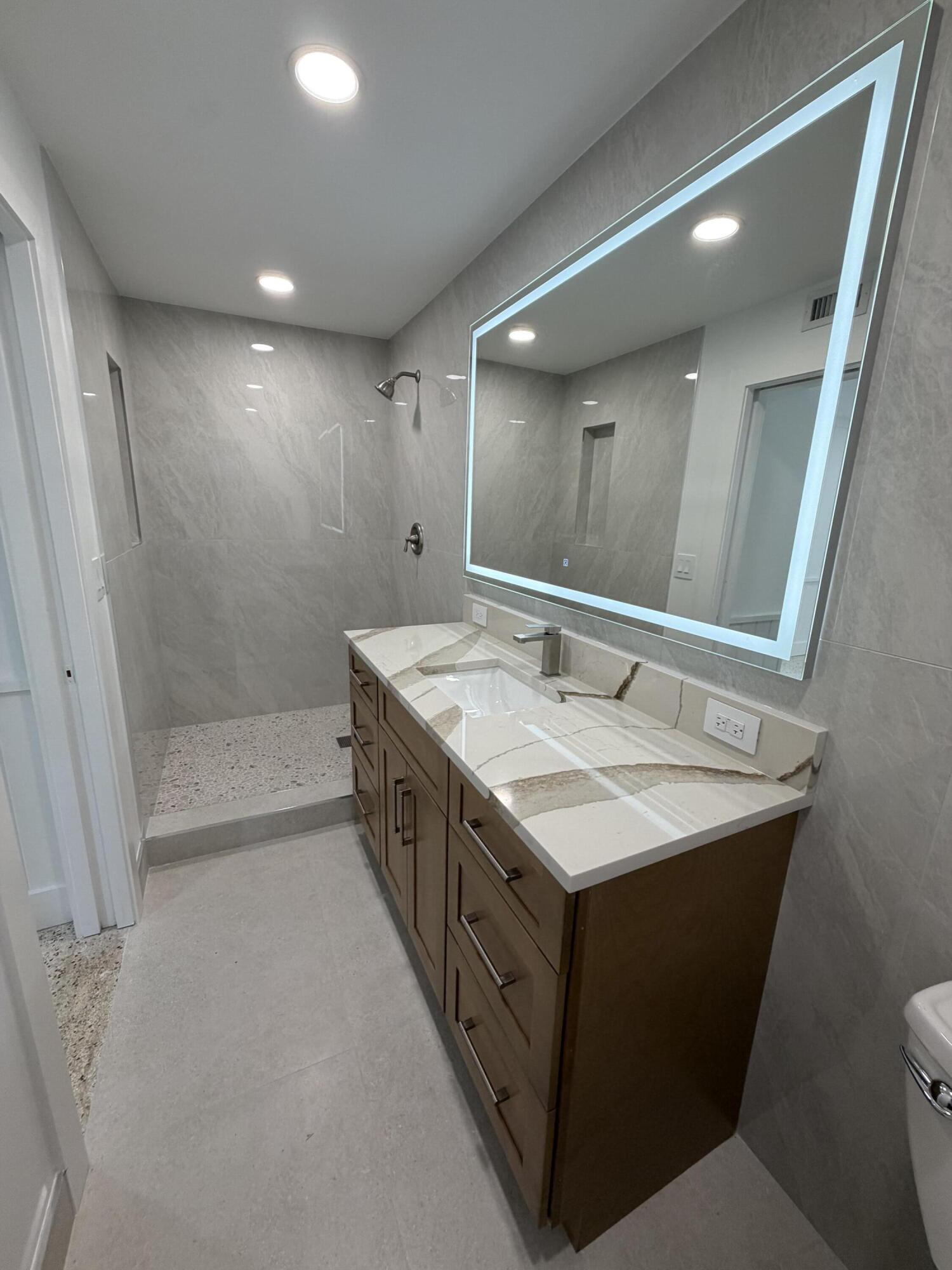 NORTHRIDGE - Residential Lease
