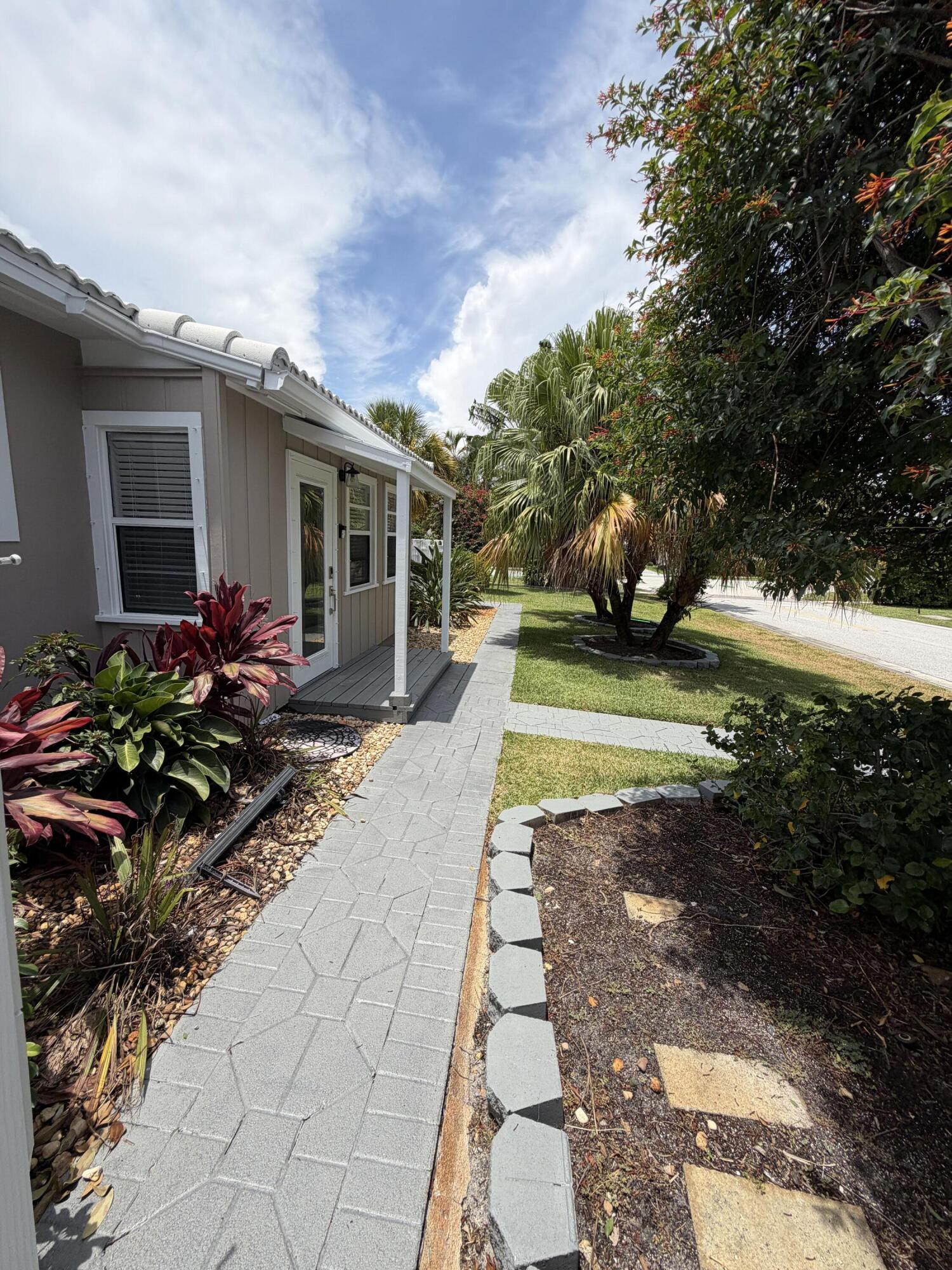 NORTHRIDGE - Residential Lease