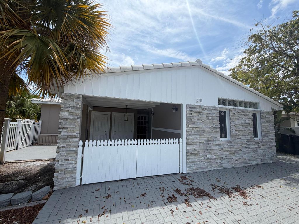 Photo of 204 S Seacrest Circle, Delray Beach, FL 33444 (MLS # B26034659)