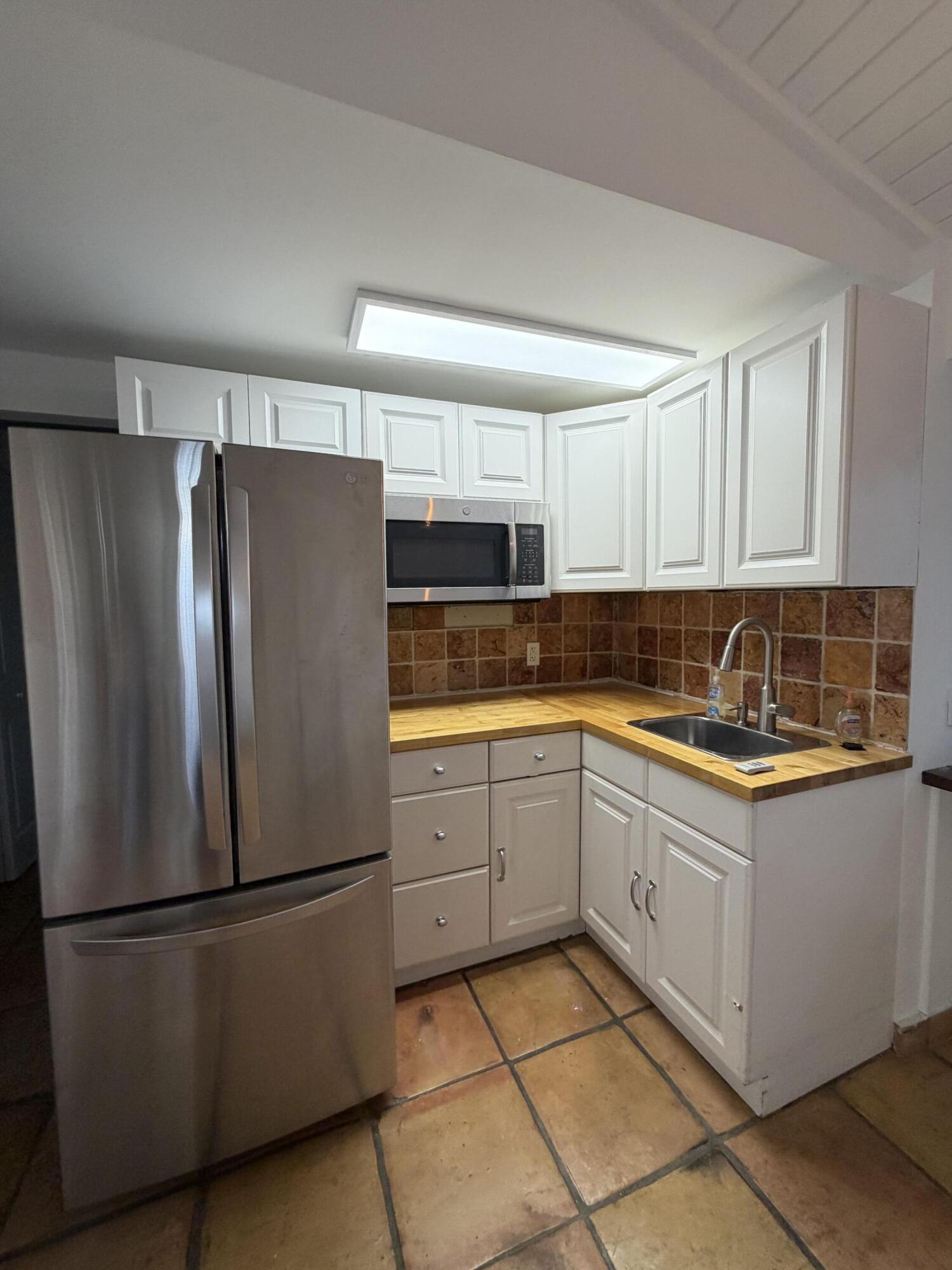 NORTHRIDGE - Residential Lease