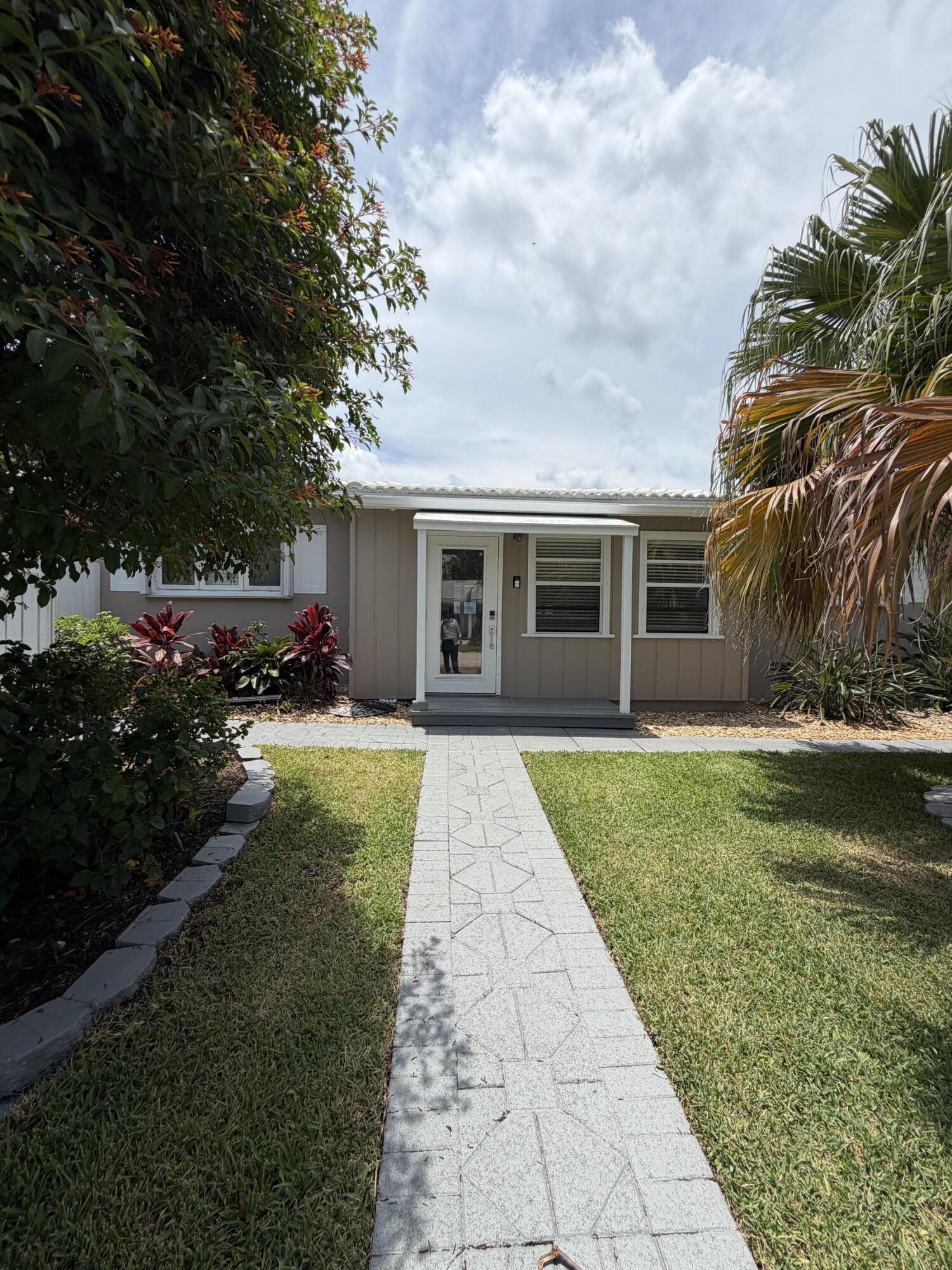 NORTHRIDGE - Residential Lease