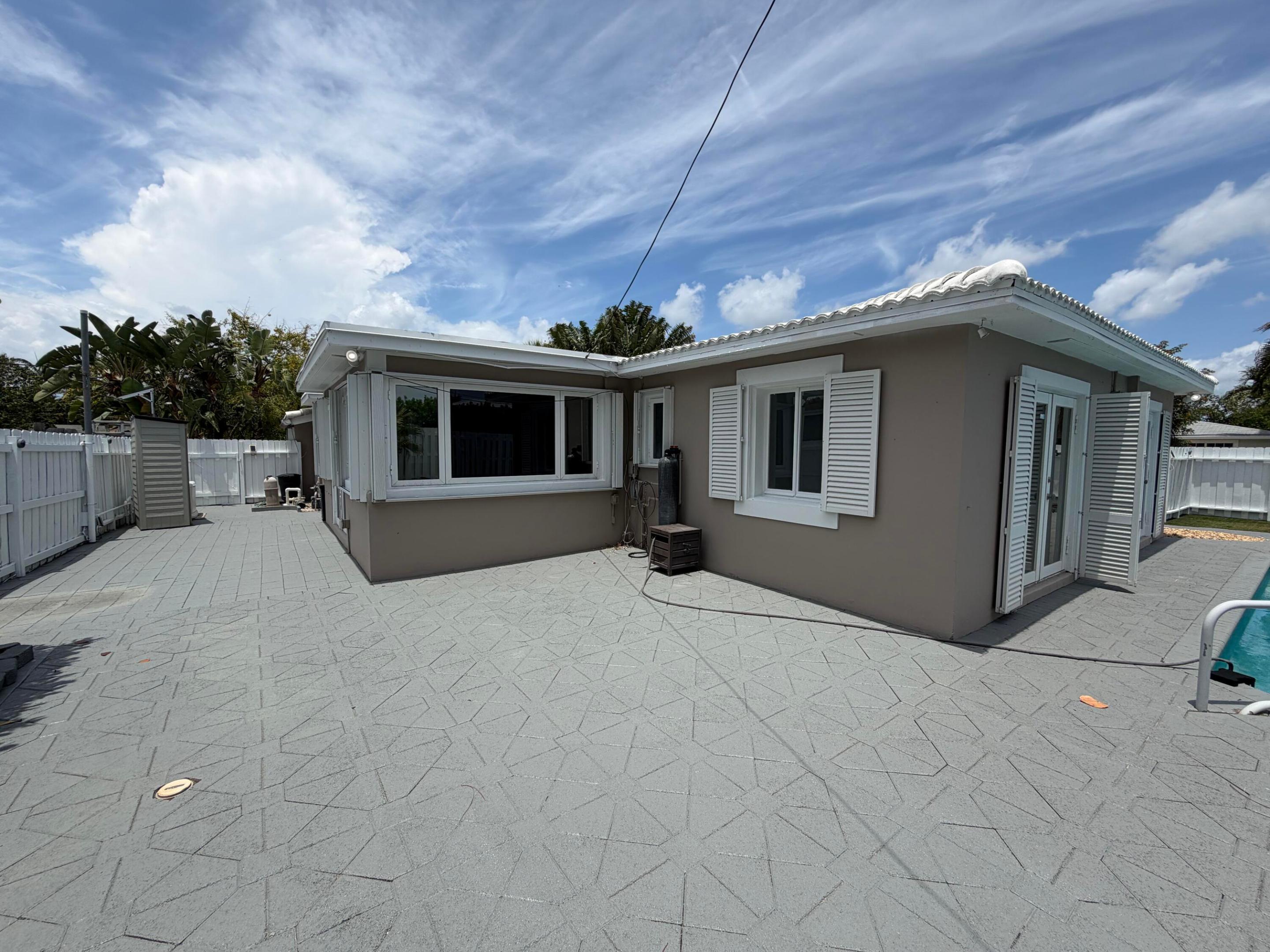 NORTHRIDGE - Residential Lease
