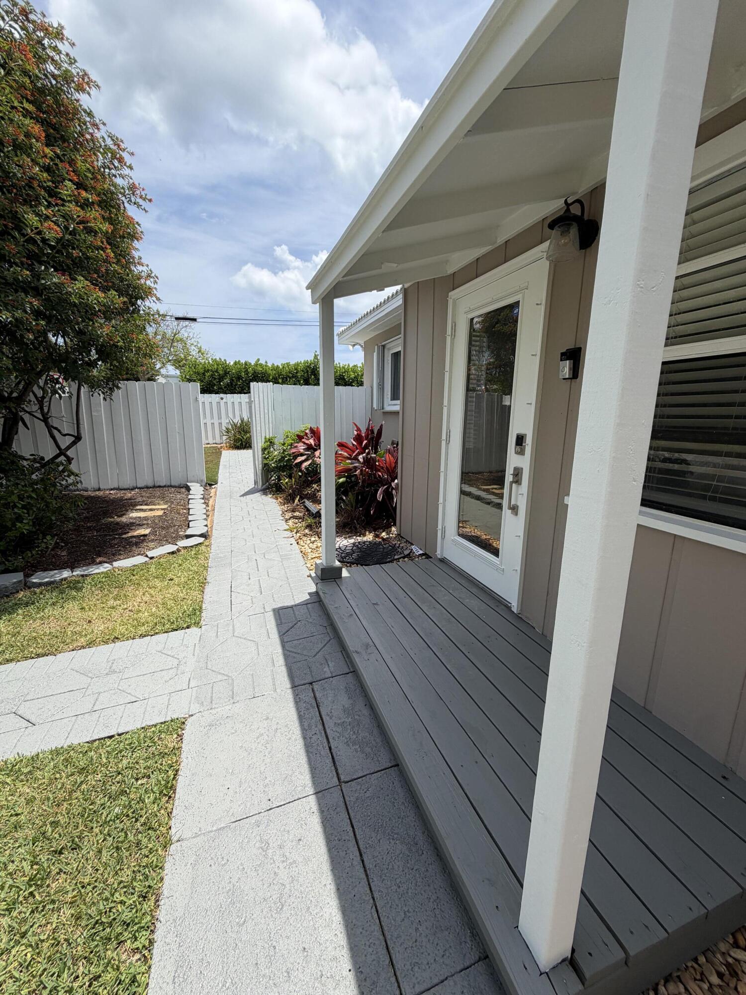 NORTHRIDGE - Residential Lease