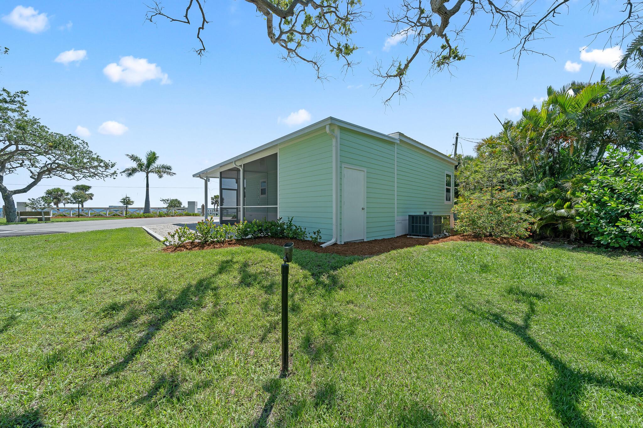 El Capitan Waterfront Com - Residential