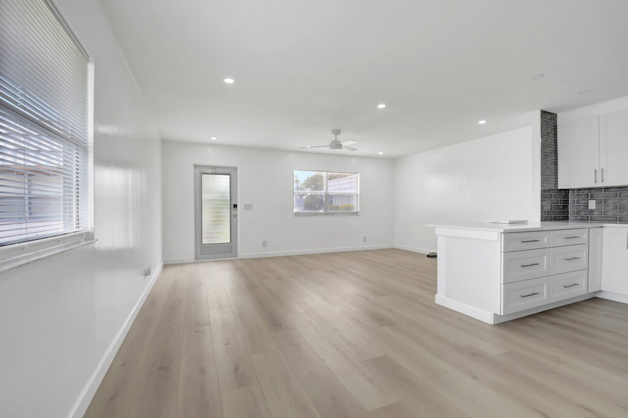 View photos, virtual tours, details... 42 Valencia B