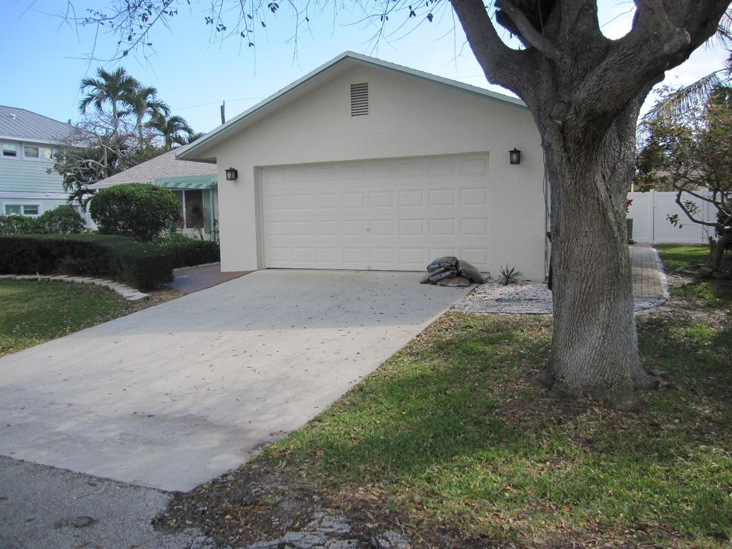 Photo of 10 Sailfish Lane, Ocean Ridge, FL 33435 (MLS # R10956309)