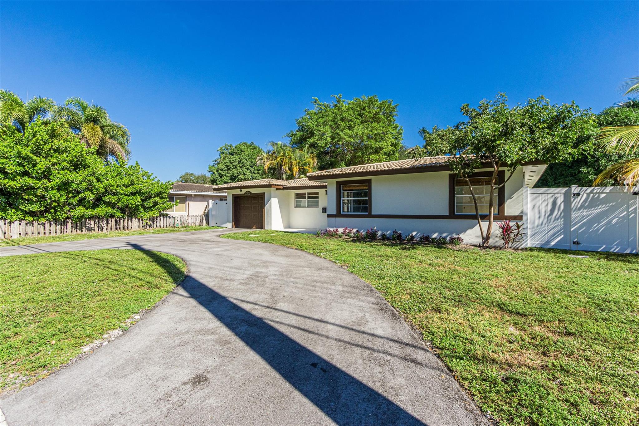 Flora Gardens 32-15 B - Residential Lease