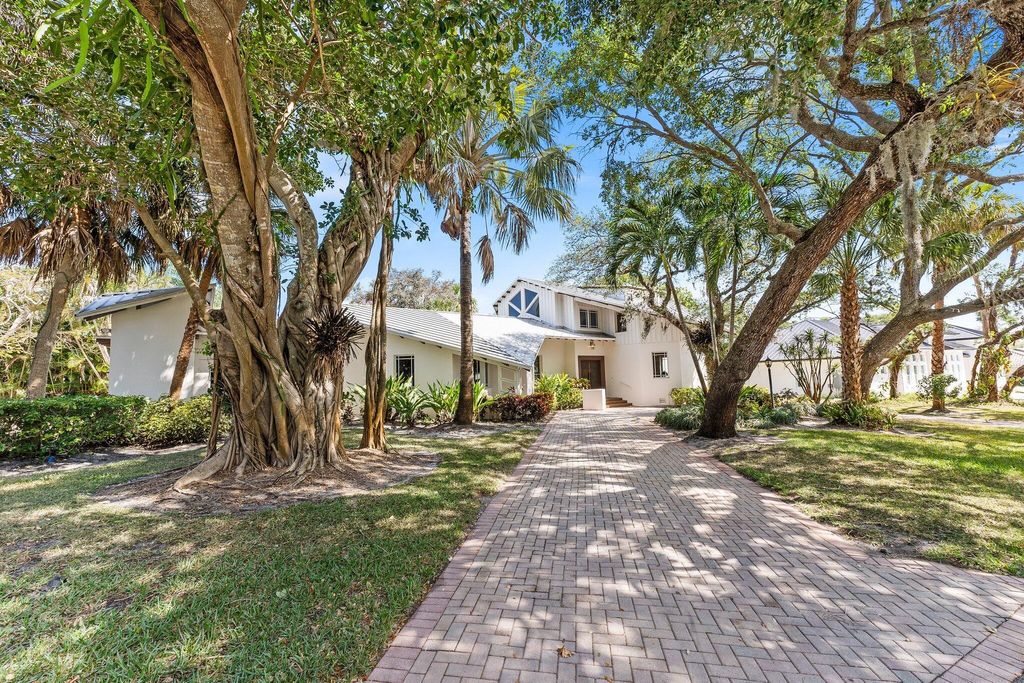 Photo of 12 Oakwood Drive, Sewalls Point, FL 34996 (MLS # R10989569)