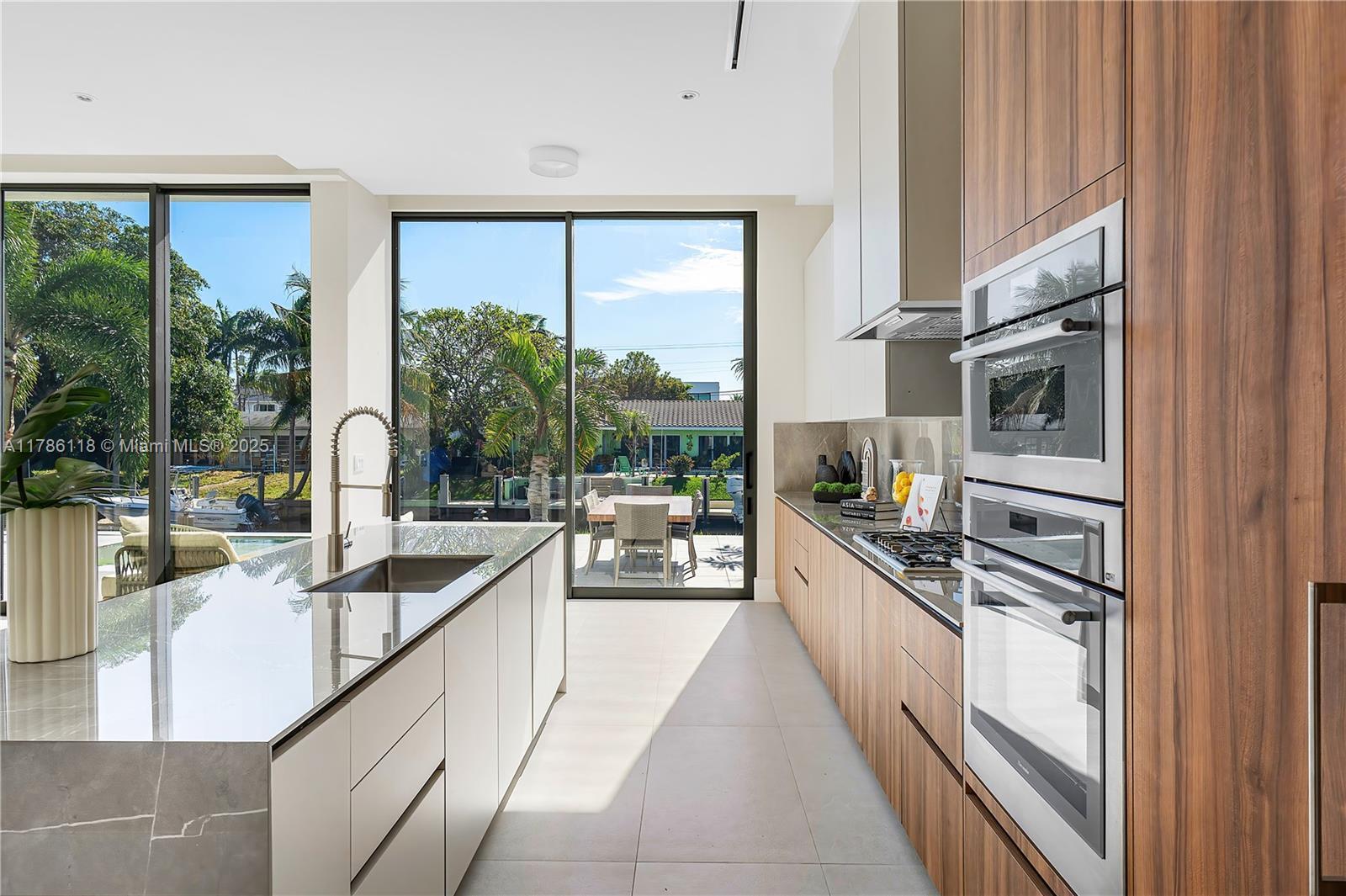 CORAL KEY VILLAS - Residential