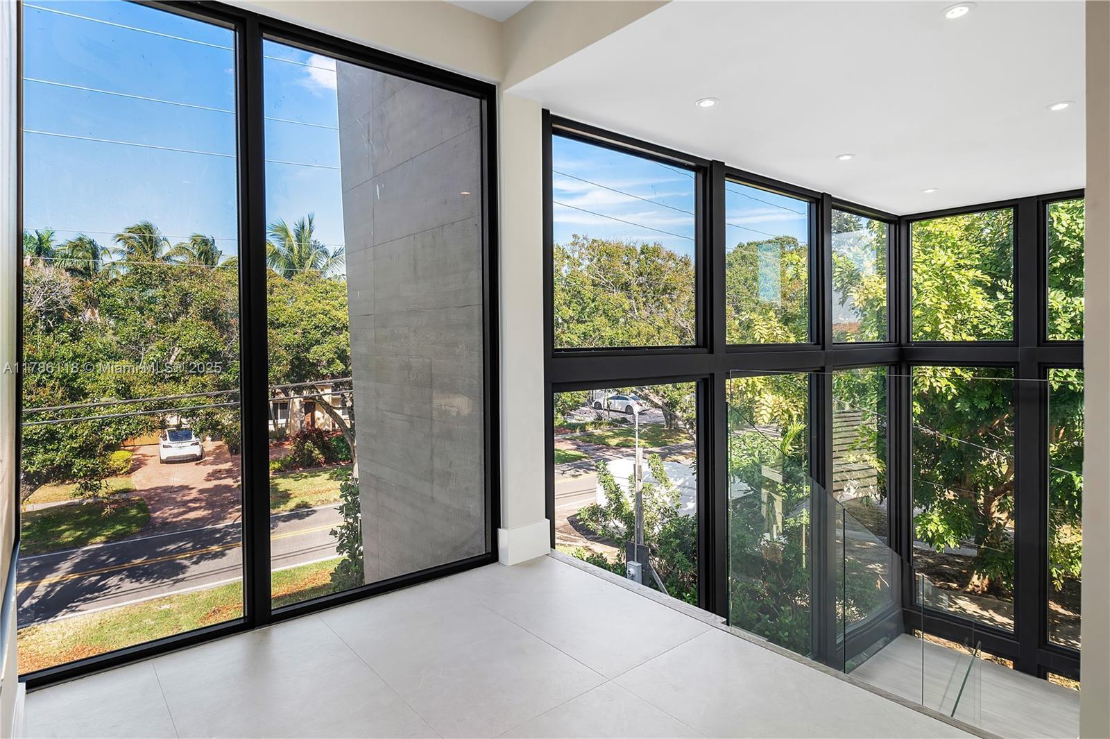 CORAL KEY VILLAS - Residential