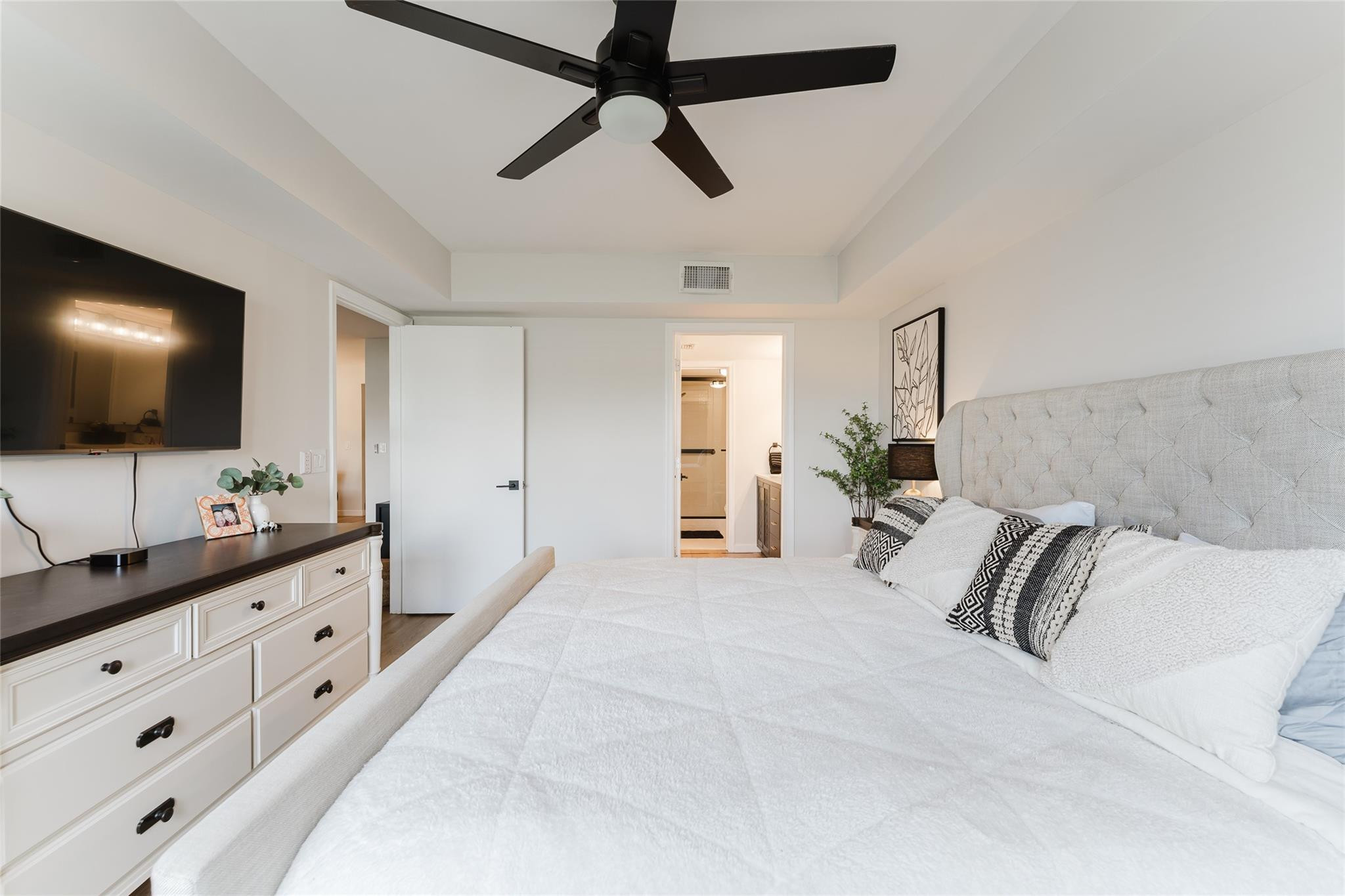 Republic Square - Residential