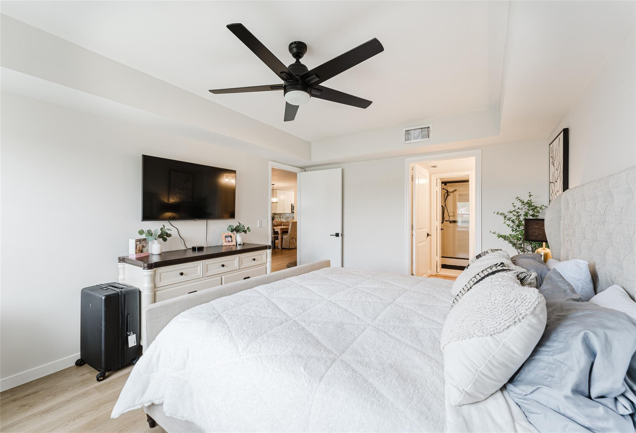 Republic Square - Residential