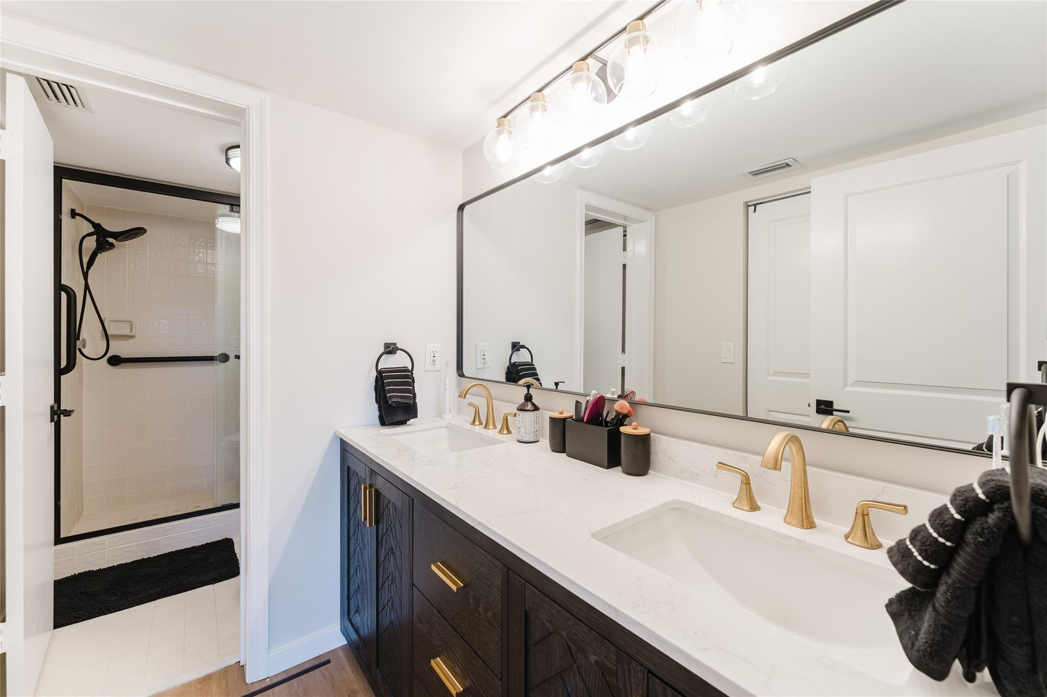 Republic Square - Residential