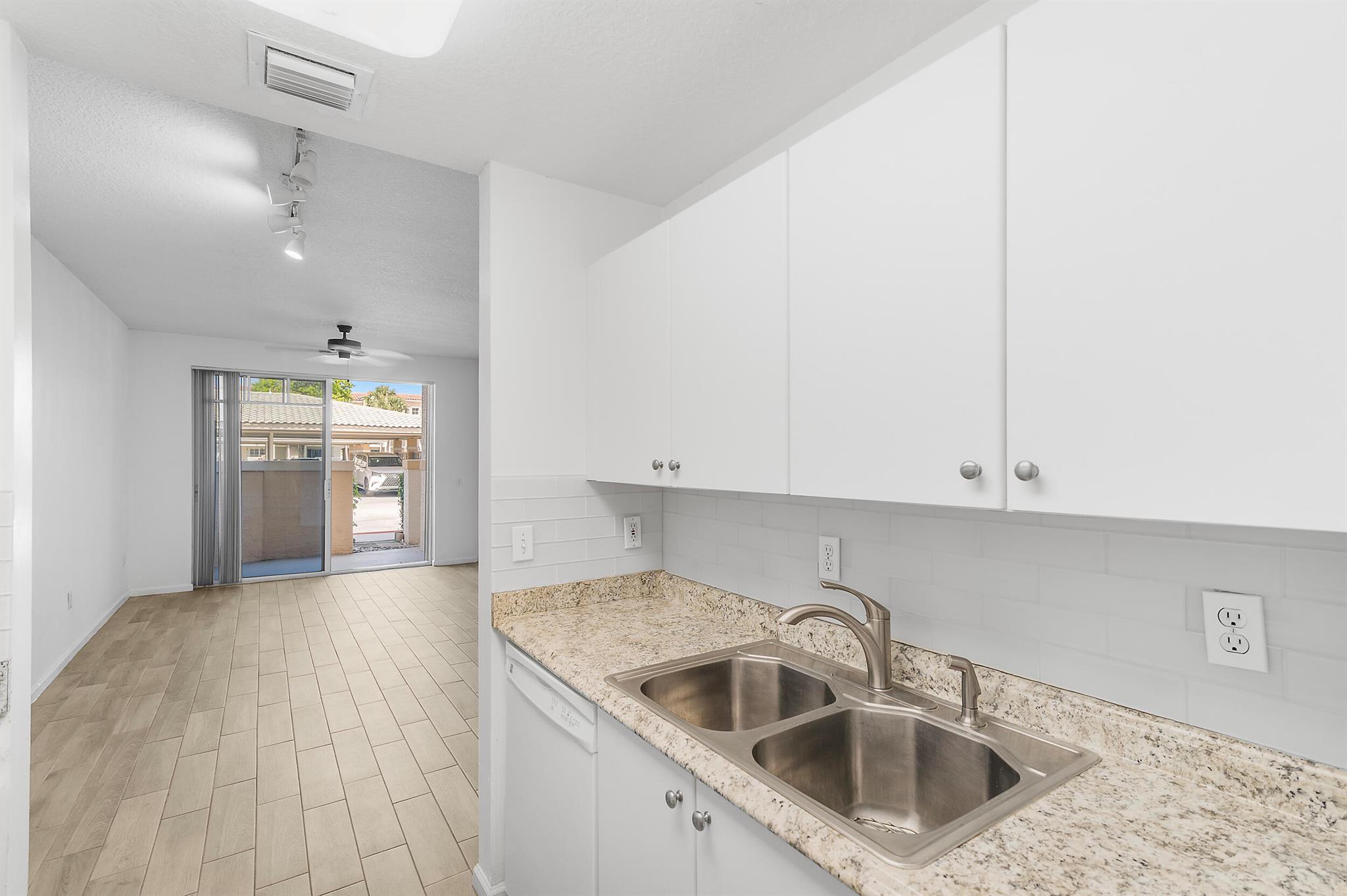 VILLAGE AT ABACOA CONDO - Residential Lease