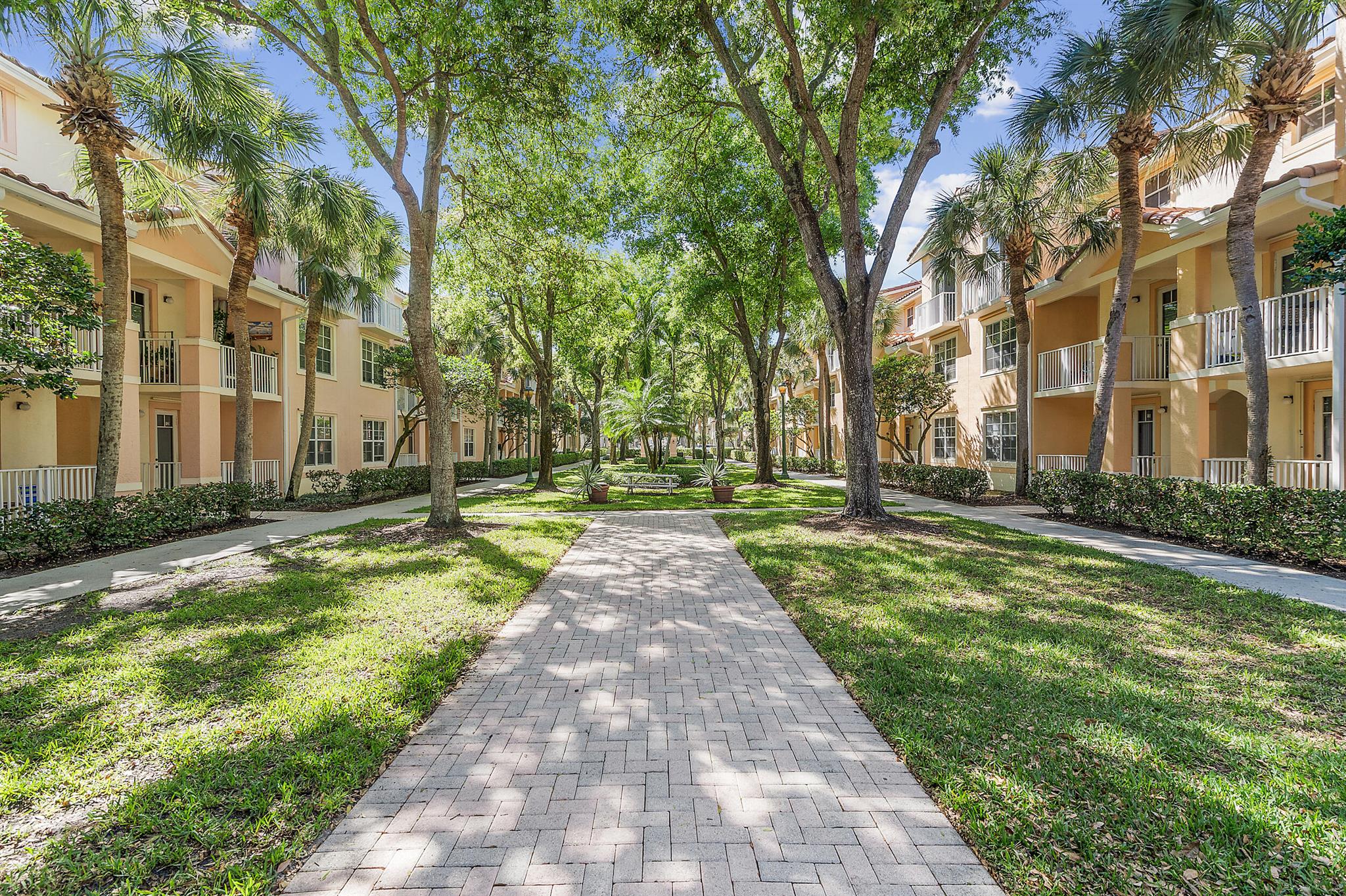 VILLAGE AT ABACOA CONDO - Residential Lease