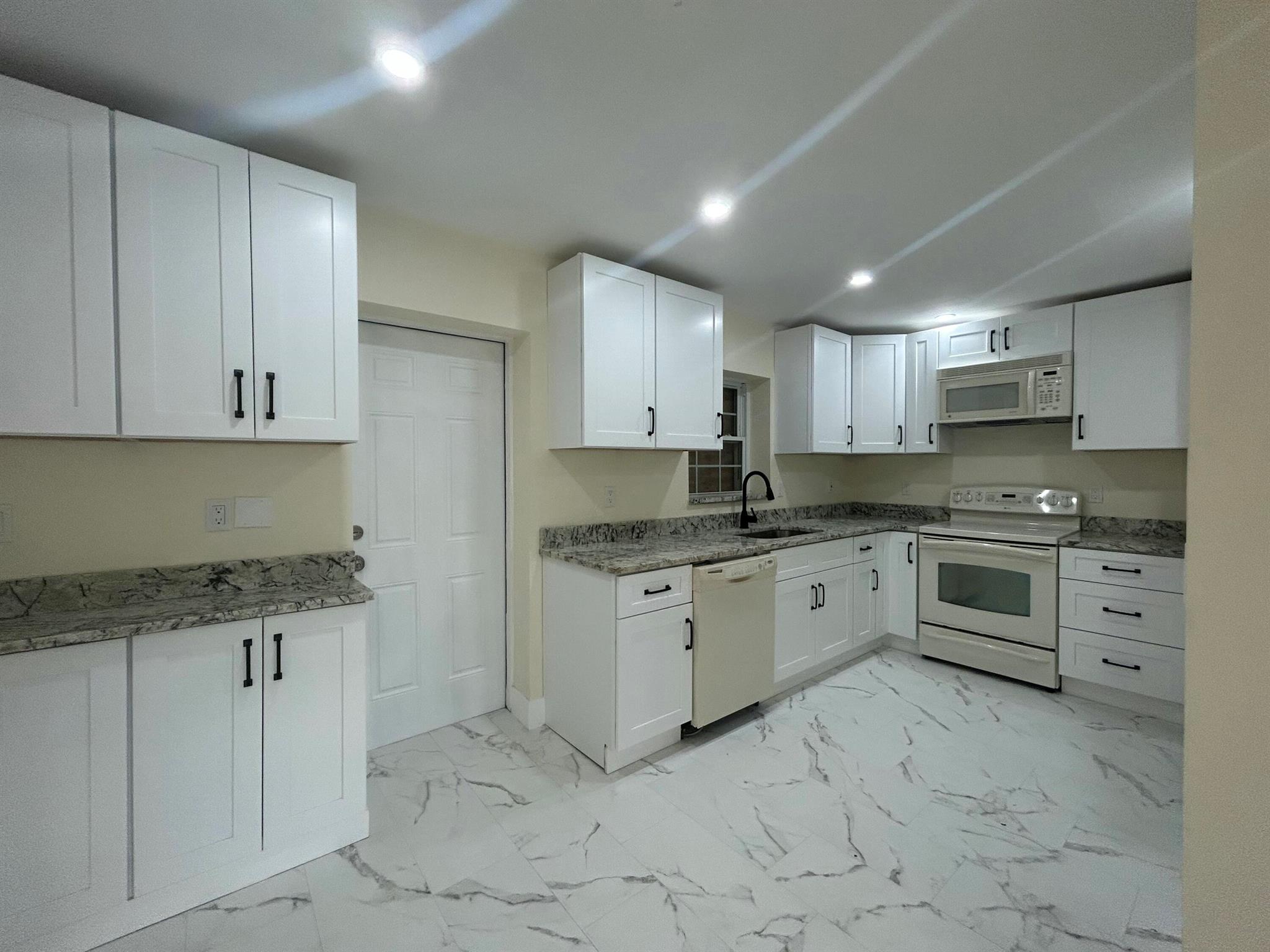 FLEETWOOD ACRES - Residential Lease