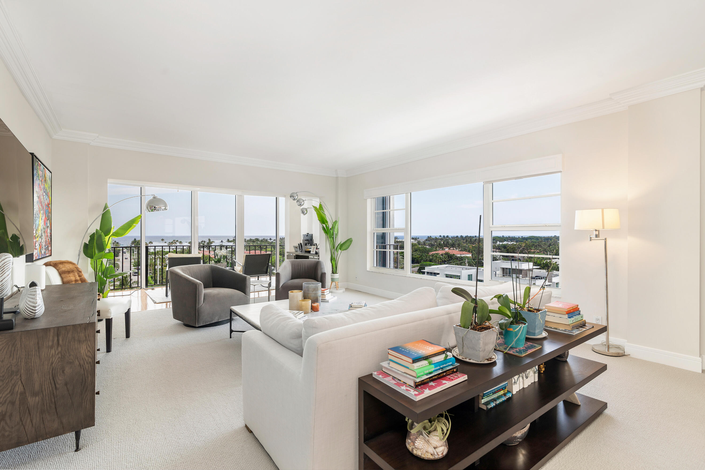 400 Seasage Drive 806