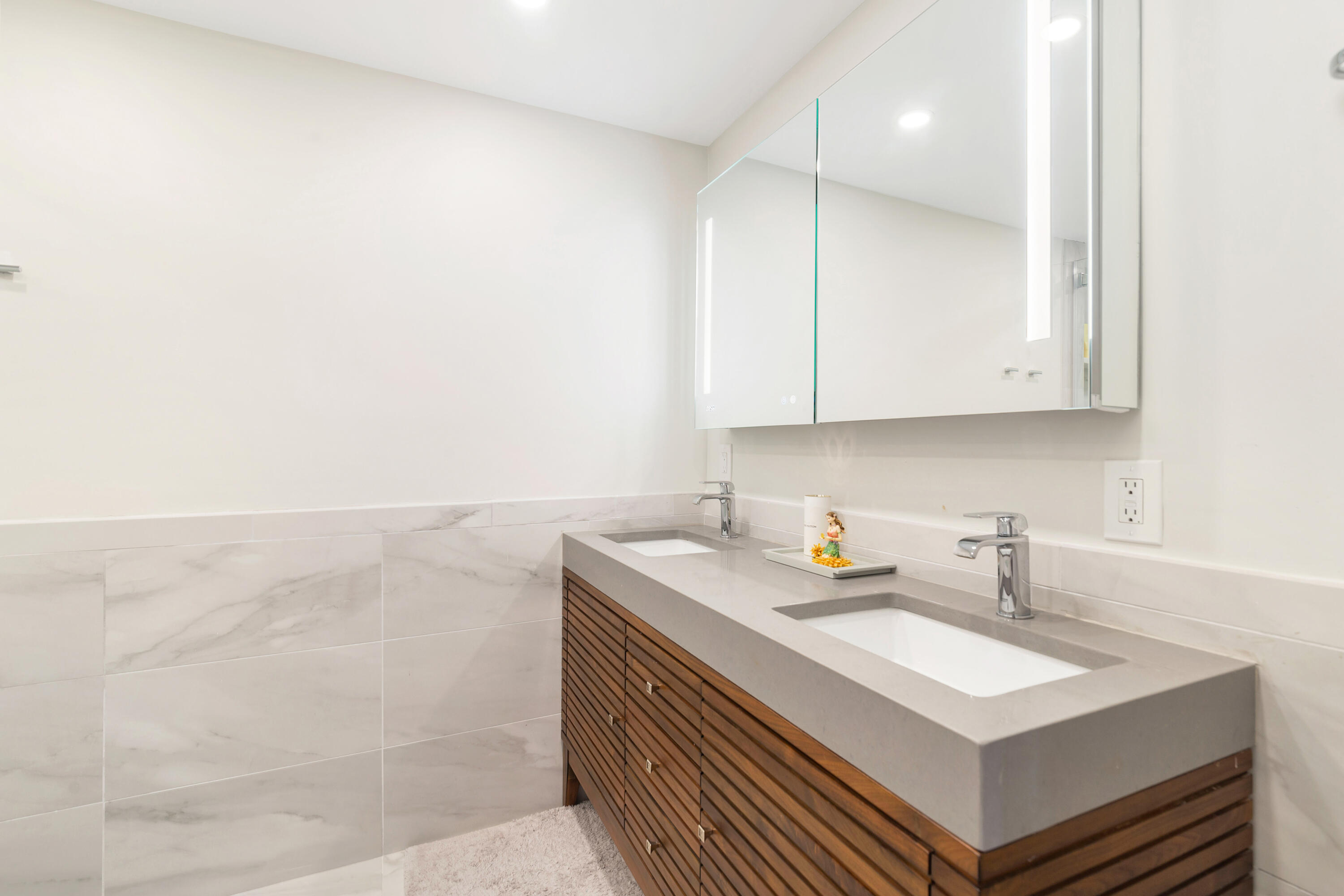 SEAGATE MANOR CONDO - Residential