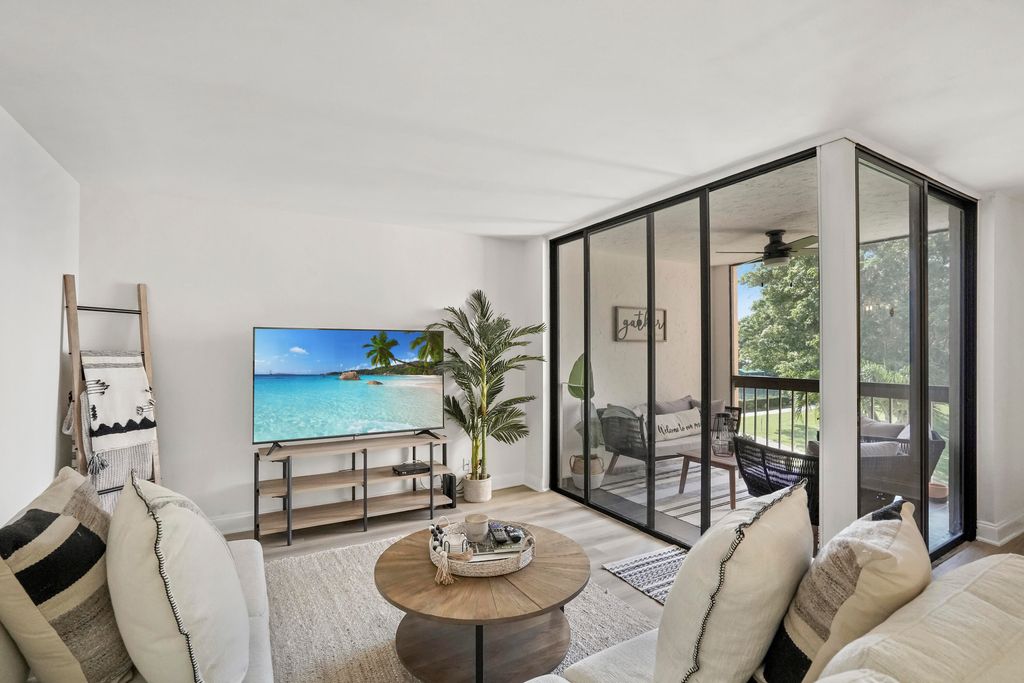 Photo of 750 Egret Circle #6304, Delray Beach, FL 33444 (MLS # B26009030)