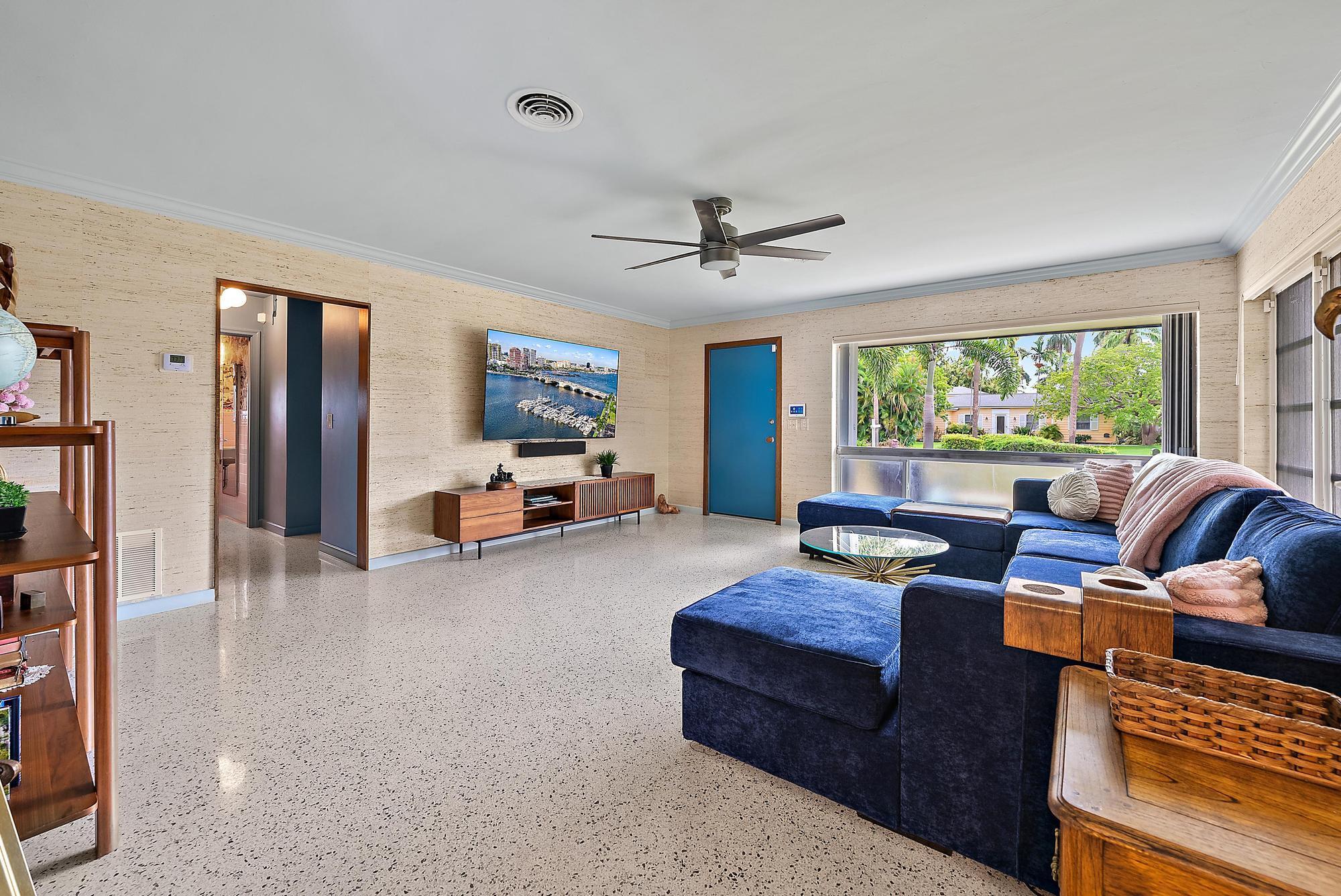 631 S Palmway