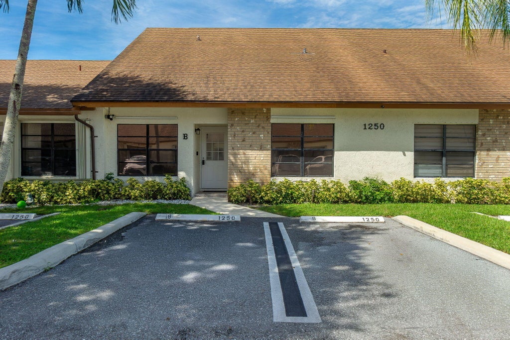 Photo of 1250 PARKSIDE GREEN Drive #B, Greenacres, FL 33415 (MLS # B26075072)