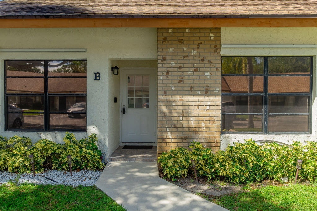 Photo of 1250 PARKSIDE GREEN Drive #B, Greenacres, FL 33415 (MLS # B26075072)