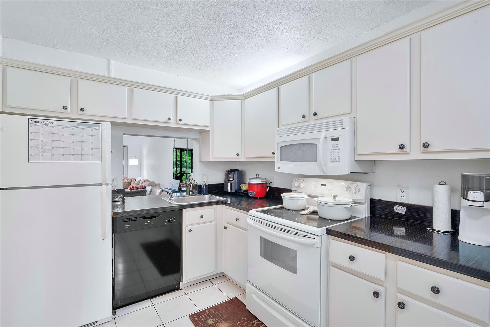 4306 Carambola Cir N