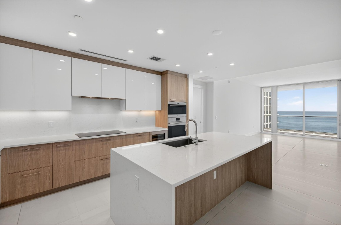 153 N Seabreeze Boulevard 901-S