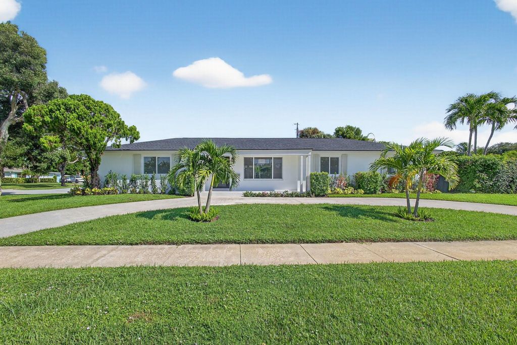 Photo of 525 Kingfish Road, North Palm Beach, FL 33408 (MLS # R11119577)