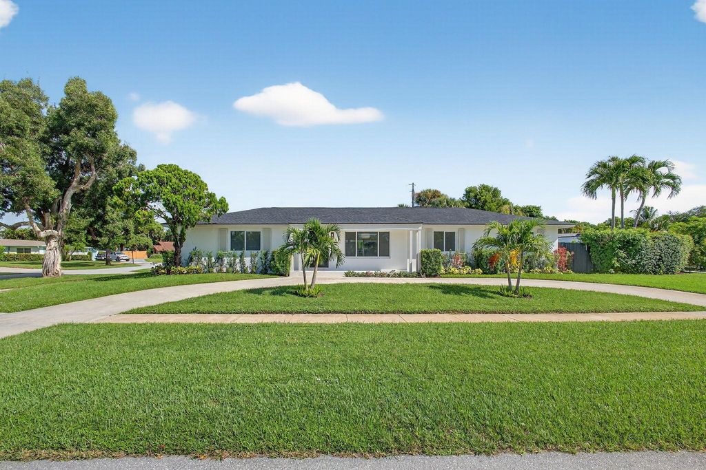 Photo of 525 Kingfish Road, North Palm Beach, FL 33408 (MLS # R11119577)