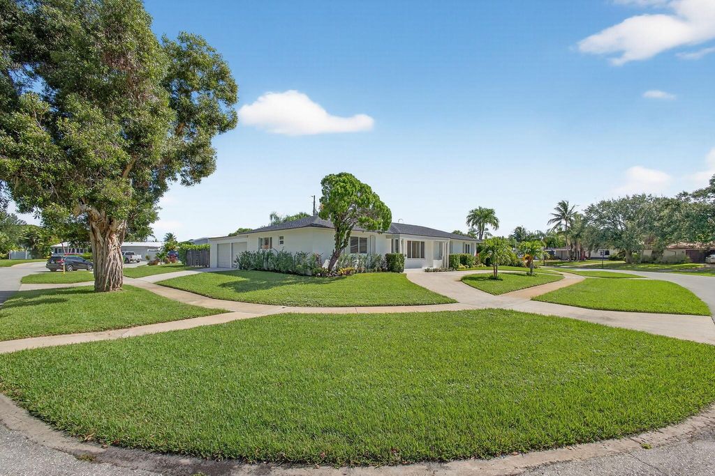 Photo of 525 Kingfish Road, North Palm Beach, FL 33408 (MLS # R11119577)