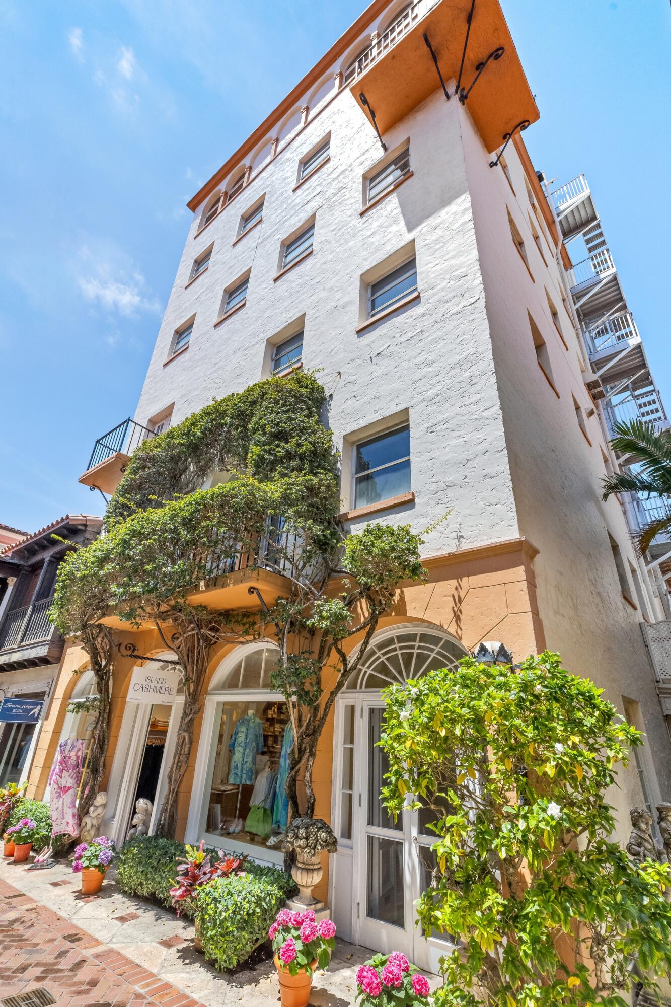 ROYAL PARK ADD TO P B IN - Residential