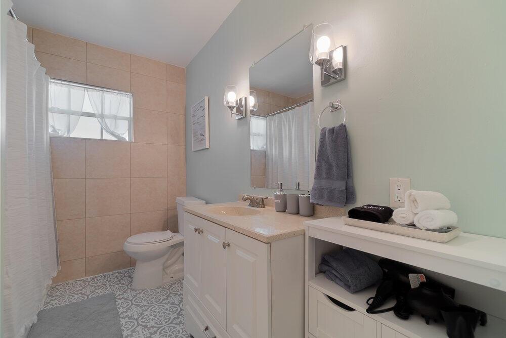 LAGUNA PARK 2 - Residential Lease