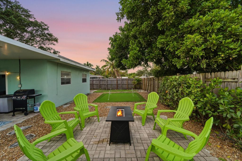 Photo of 1424 Willow Road, Palm Springs, FL 33406 (MLS # R11120370)