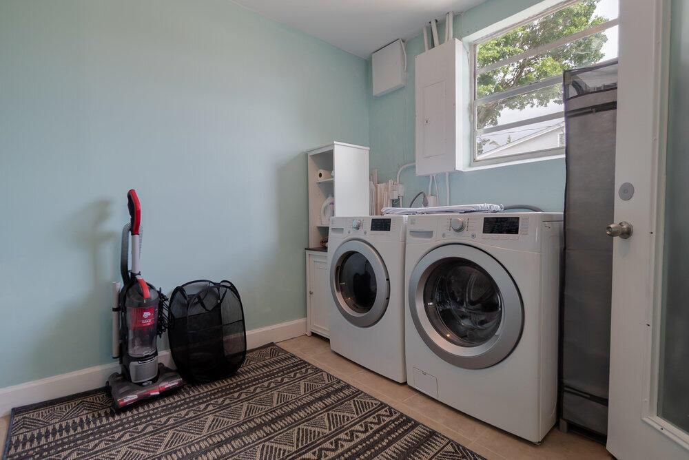 LAGUNA PARK 2 - Residential Lease