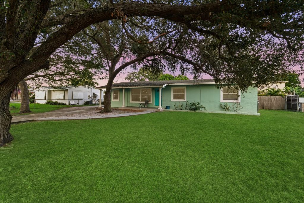 Photo of 1424 Willow Road, Palm Springs, FL 33406 (MLS # R11120370)