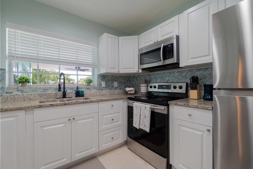 LAGUNA PARK 2 - Residential Lease