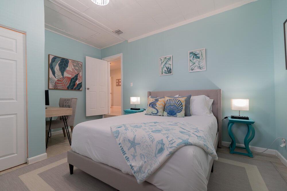 LAGUNA PARK 2 - Residential Lease