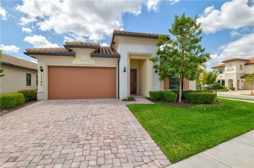 Photo of 11790 Waters Edge Ct, Parkland, FL 33076 (MLS # F10329252)