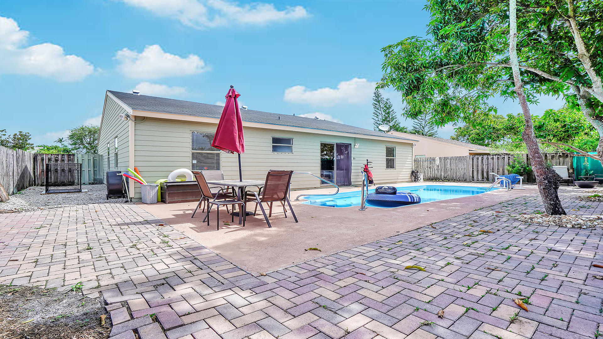 COUNTRYWOOD Country Lakes West - Residential