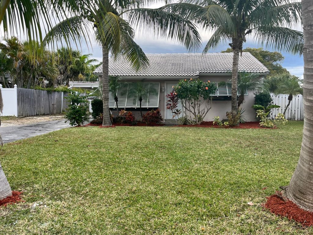 Photo of 207 SE 24th Avenue, Boynton Beach, FL 33435 (MLS # R10857938)
